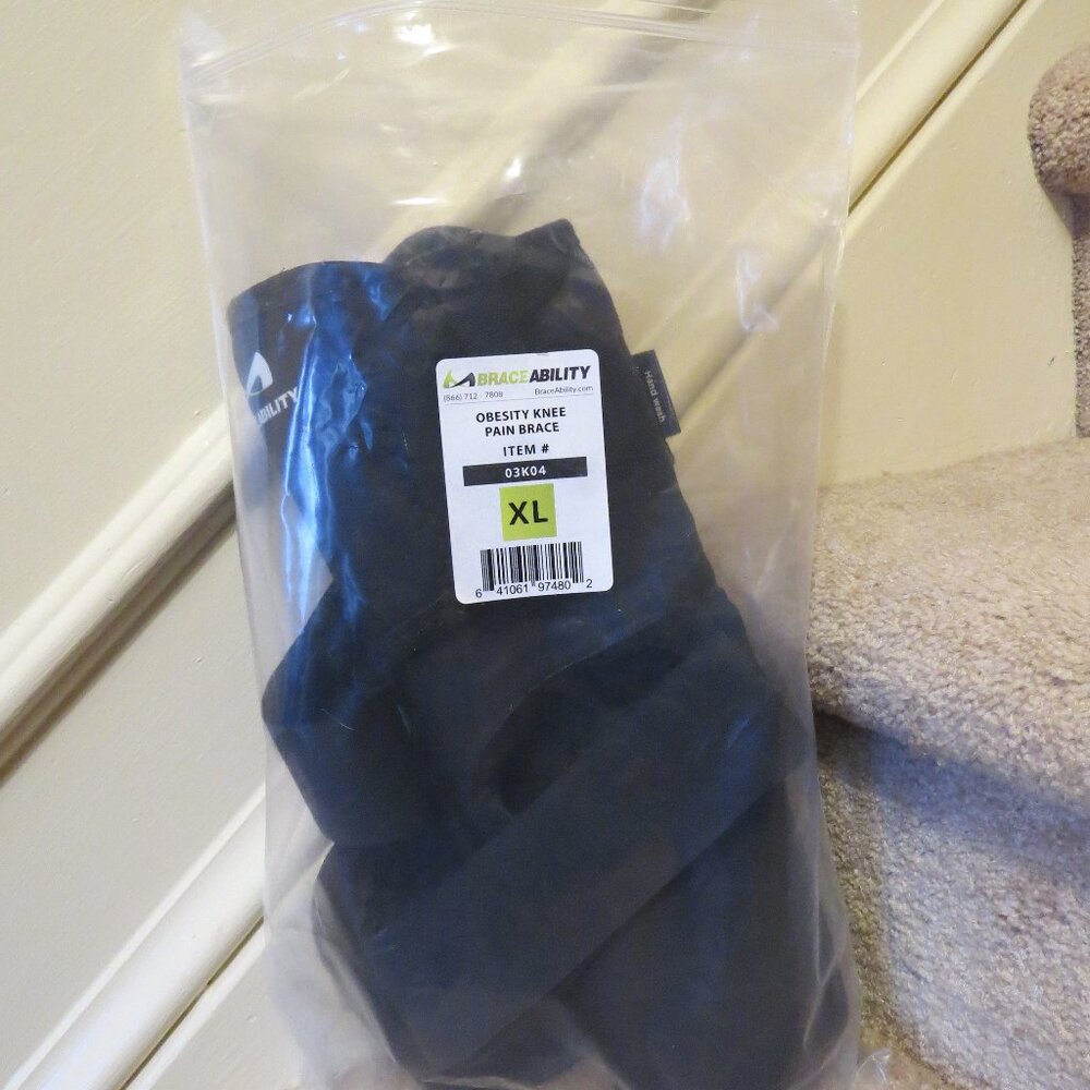 BraceAbility Knee Brace Person with Large Thighs and Big Legs